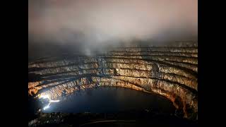 La Corta Atalaya sumergida en la niebla quotel arduo trabajo de los minerosquot Minas de Riotinto Huelva [upl. by Tuinenga]