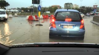 Alluvione a Rimini del 24 06 2013 disastro acqua allagamenti e fogne [upl. by Supmart]