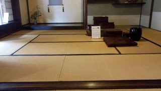 Japanese Tatami Room Etiquette [upl. by Ahsekar]