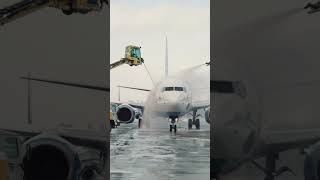 Insane Watch How a deicing planes equipment work [upl. by Middendorf]