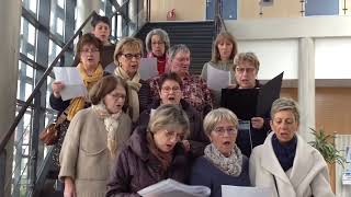 Moment fort avec une chorale improvisée au travail l’hymne des femmes composé en 1971 par le MLF [upl. by Aetnahs475]