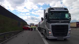 Spektakulärer Unfall auf A6 Passat landet hinter Leitplanke [upl. by Calvinna946]