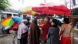 KETUPAT PADANG TERENAK 3 JAM LUDES amp WALAU HUJAN TETAP DISERBU PELANGGAN  INDONESIAN STREET FOOD [upl. by Bryn]