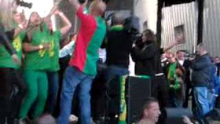 ado den haag  waar is t feestje  hier is dat feestje [upl. by Bensky193]