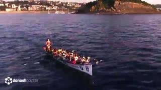 Entrenamiento al atardecer en la Bahía de la Concha de la trainera femenina ArraunDonostiarra [upl. by Salas]