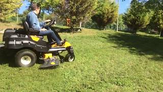 CUB CADET XZ3 122  Trattorino tagliaerba professionale raggio zero a volante [upl. by Spragens467]