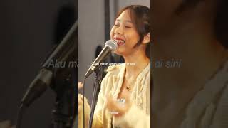 Nadin Amizah – Bertaut  Live [upl. by Winters]