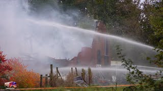 Grote brand in leegstaande boerderij  De Boese Drachtstercompagnie [upl. by Vachell]