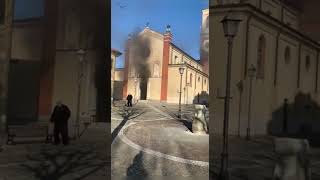 Incendio nella chiesa di Villastanza a Parabiago [upl. by Pejsach881]