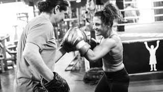 Boxtraining mit Susi Kentikian und Magomed Schaburow [upl. by Ennywg]