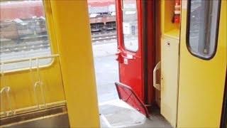 ► Drehfalttüren schließen und öffnen ◄ alte Zugtüren  old traindoors [upl. by Eshman]