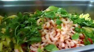 Video Ricetta  Come Cucinare Pasta Fredda Pachino Rucola e Gamberetti [upl. by Aenal]