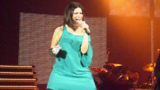 Laura Pausini  Con la musica alla radiotesto [upl. by Lewse391]