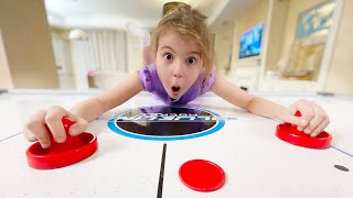 Cinq enfants chanson sur le hockey sur table  Chansons pour enfants I Comptines pour bébé [upl. by Adigirb]