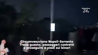 Circumvesuviana Napoli Sorrento Treno guasto passeggeri costretti a proseguire a piedi [upl. by Aruasi]