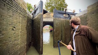 Day Boat Hire on the Kennet amp Avon Canal [upl. by Caye314]