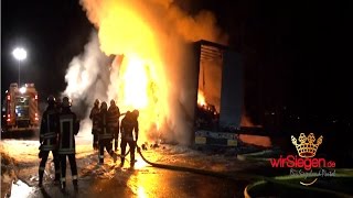 Sattelauflieger auf der A45 in Flammen  Großeinsatz für die Feuerwehr HaigerHessen [upl. by Navinod]