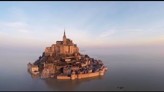 Grandes Marées  le MontSaintMichel redevient une île [upl. by Oremodlab673]