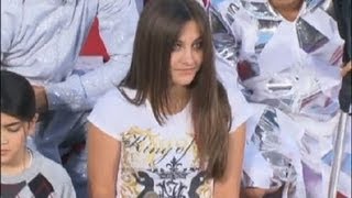 Filha de Michael Jackson de 15 anos é internada após tentativa de suicídio [upl. by Nnaarat864]