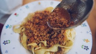 Ragù alla Bolognese  La ricetta originale italiana di Cucina Geek [upl. by Halika]