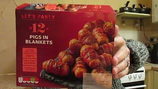 12 Pigs in Blankets  Aldi Lets Party Range  £199p  Food Review [upl. by Katonah54]