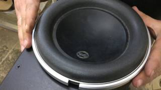 Ящик для сабвуфера JL Audio 8W7 в Toyota Hilux [upl. by Fates]