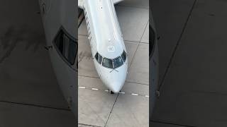 Up close video of SkyWest CRJ701 parking at gate at PHX Sky Harbor [upl. by Baalbeer]