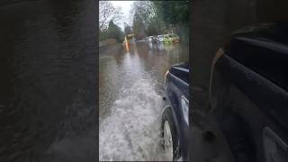 Flooded Road In The Freelander 2 🌊🚗 4x4 fl2 lr2 flood [upl. by Olnay]