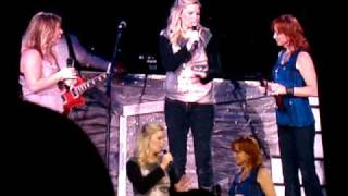 Reba McEntire Kelly Clarkson amp Melissa Peterman  Im A Survivor Intro [upl. by French]