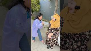 SEMUA YANG DISUNTIK RAISHA DIKASIH ROTI shorts [upl. by Ayoras]