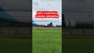 Ratu Langit Garuda Indonesia Boeing 777300 ER pesawat aircraft aviation shorts [upl. by Attenev]