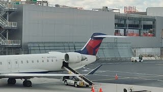 Delta Airlines DL4983TYS→LGA ApproachLandingTaxing at New York LaGuardia Airport [upl. by Nnyllaf]