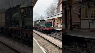 SECR 01 no65 arriving into Sheffield Park Station with the Wealden rambler the bluebell railway [upl. by Alecram]