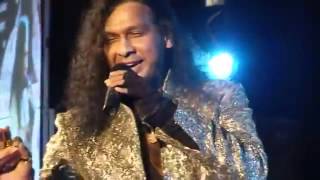 Chhupana Bhi Nahin Aata sung by Vinod Rathod in Kuwait on 12th April 2013mp4 [upl. by Dixil]