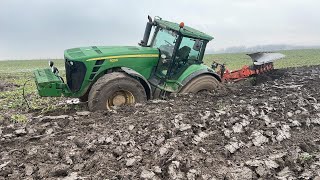 Tractor stuck in the mud  Tractor Rescue  Traktor mentés John Deere 8230 amp Kuhn MultiLeader [upl. by Sashenka]