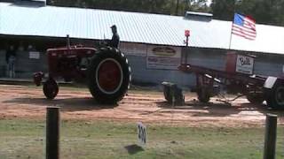 Farmall M pulling super class farmallm farmall51 tractorpulling tractor [upl. by Hefter]