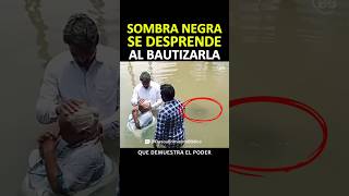 Bautismo Impactante Sombra Negra se Desprende al Sumergirla [upl. by Bara]