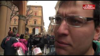 Bologna scontri durante le proteste contro la laurea a Napolitano [upl. by Ecirehc]