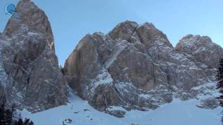 Geisler Alm  Schneeschuhwandern in den Dolomiten [upl. by Htrowslle]