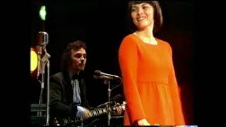 Mireille Mathieu  quotEn frappant dans nos mainsquot  Live 1973 [upl. by Ettennek]