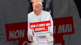 Papa Francesco con un libro pubblicato dai noi  BOOKNESS [upl. by Eberto432]