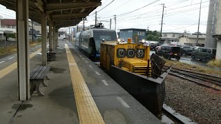 鉄道動画富山地方鉄道不二越線 南富山駅 到着発車＜市内電車展示回送＞ [upl. by Adalard745]