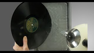 Elle verse de leau bouillante sur un vinyle  Très bonne idée [upl. by Aihsetel]