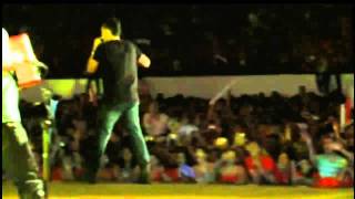 Silvestre Dangond Un Amor Genial En Vivo [upl. by Ahsiekit]