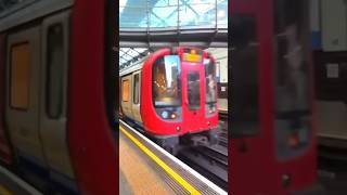 London Underground district line train leaving Earls Court station [upl. by Jeritah]