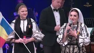 Mariana și Adriana Anghel  Spectacol „Alba Unește România” de 1 Decembrie Ziua Naționala 🇷🇴 [upl. by Tesil230]