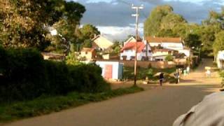 MADAGASCAR ANTSIRABE Ballade en pousse pousse [upl. by Neelyad315]