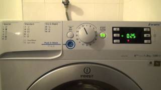 Centrifugação Máquina de lavar roupa Indesit INNEX XWE 81283X WSSS [upl. by Dronel]