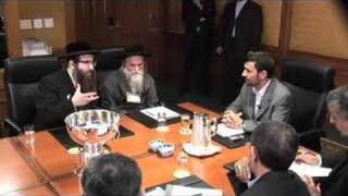 Ahmadinejad Greeted by AntiZionist Jews in New York [upl. by Timmy]