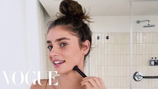 Taylor Hills 10Minute Guide to Her Fall Look  Beauty Secrets  Vogue [upl. by El]